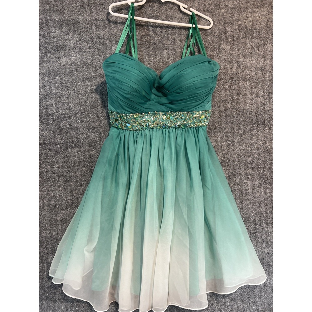 Gorgeous La Femme Emerald Green Ombré Homecoming / Cocktail Dress